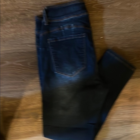 SANDPIPER- Y2K 1990’S era fit. 🔥
Dark Blue Skinny Jeans
True to size - Picture 4 of 4